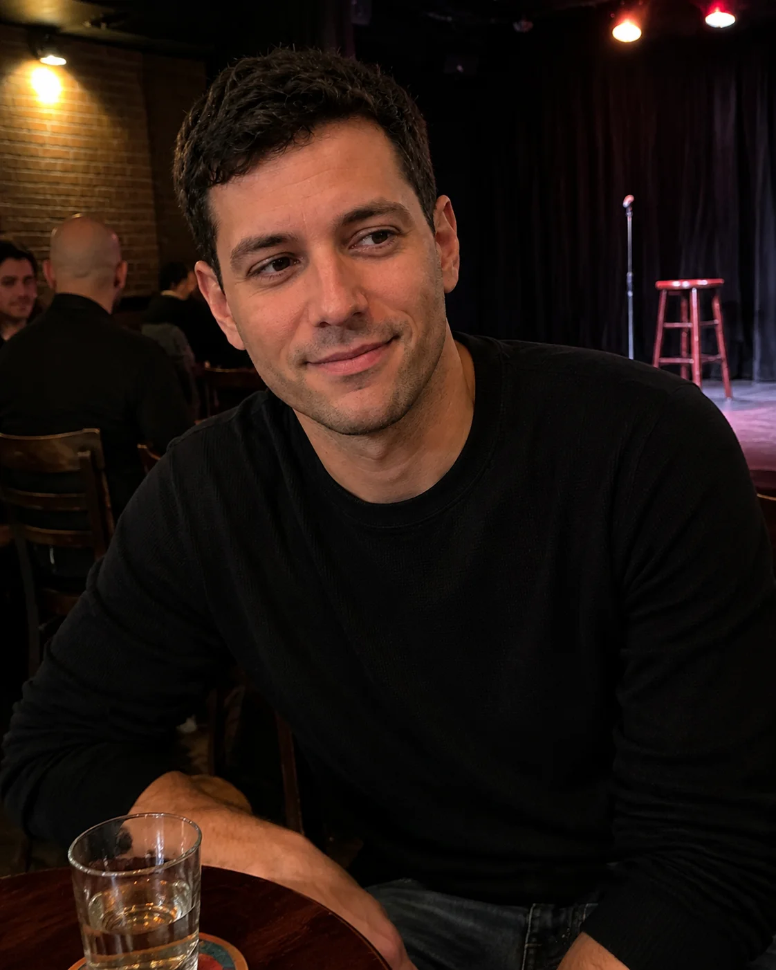 Comedy Club Glow male dating photo example